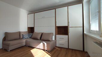 Dobrý den,
nabízím k prodeji stylový a moderní družstevní by