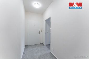 Pronájem světlého bytu 1+kk o výměře 38 m² v Novovysočanské 