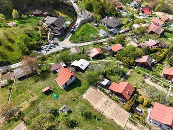 We offer for sale a cottage in a garden colony in part of town