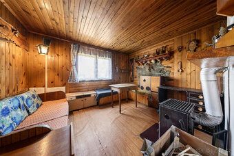 We offer for sale a cottage in a garden colony in part of town