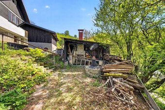 We offer for sale a cottage in a garden colony in part of town