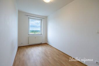 Nabízíme vám k dlouhodobému podnájmu útulně řešený střešní b