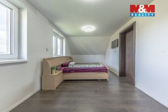 Nabízíme k prodeji rodinný dům 5+kk v klidné části obce Malá