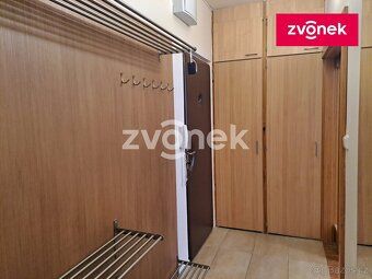 Ev.č. 726201 K pronájmu je nabízen prostorný byt 3+1 o velik