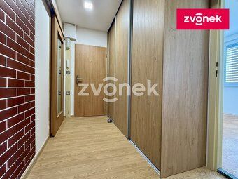 Ev.č. ZL04631 Prostorná bytová jednotka 4+1 je situována v r