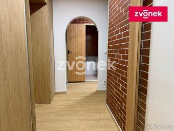 Ev.č. ZL04631 Prostorná bytová jednotka 4+1 je situována v r