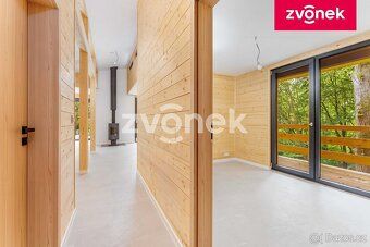Ref. No. ZL04247 Looking for peaceful living surrounded by nature but also excellent accessibility to town?