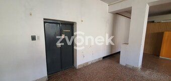 Ev.č. ZL04578 Nabízíme k pronájmu komerční prostory ve 2. pa