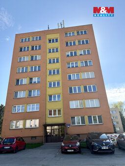 Nabízíme k pronájmu prostorný a zrekonstruovaný byt 3+1 o ve