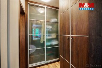 I am offering for sale a completely renovated and furnished apartment