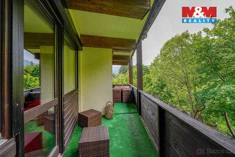 I am offering for sale a completely renovated and furnished apartment