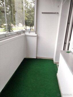 Nabízím k dlouhodobému pronájmu byt 1+kk se zaskleným balkon