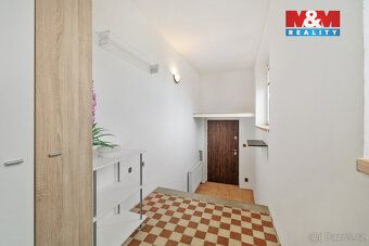 Nabízíme k prodeji byt o dispozici 3+1 s užitnou plochou 65 