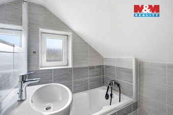 Nabízíme k prodeji rodinný dům v Heřmanicích, který se nachá