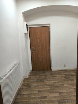 Nabízíme pronájem bytu 2+kk a velikosti 61,6 m2. Dům má 8 by