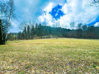 Almost nowhere else in Šumava can you find such a place - land by the forest with very few neighbors.