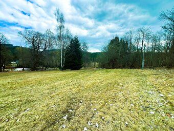 Almost nowhere else in Šumava can you find such a place - land by the forest with very few neighbors.