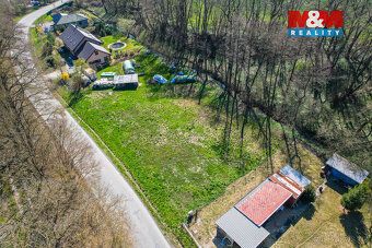 Prodej rovinatého stavebního pozemku 1500 m² v Napajedlech. 