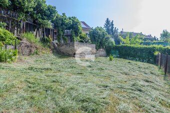 We offer for sale a semi-detached brick family house 3+kk with usable area of 91 sqm on land…