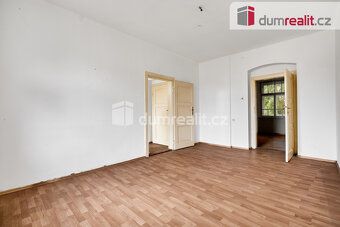 Uvedená cena je kompletní včetně právního servisu, úschovy k