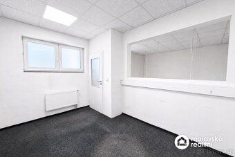 Nabízíme k pronájmu prakticky řešenou mezonetovou kancelář (