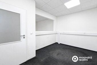 Nabízíme k pronájmu prakticky řešenou mezonetovou kancelář (
