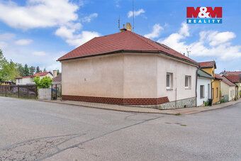 We offer for sale a family house in a quiet part of the town of Lomnice 