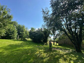 Peaceful plot of land with barn and other village buildings in 