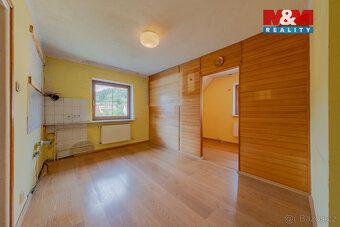We offer for sale a stone, basement family house with two upper floors and an attic.