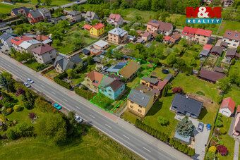 We offer for sale a stone, basement family house with two upper floors and an attic.