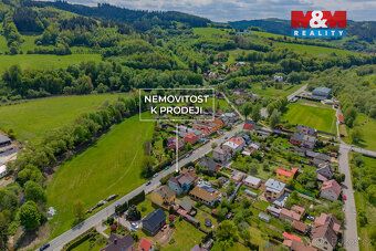 We offer for sale a stone, basement family house with two upper floors and an attic.