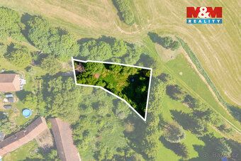 Nabízíme k prodeji pozemek o výměře 829 m² v klidné části ob