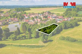 Nabízíme k prodeji pozemek o výměře 829 m² v klidné části ob