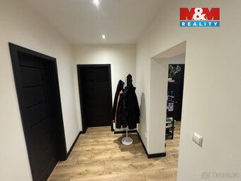 Nabízíme k pronajmu útulný a moderní byt v přízemí rodinného