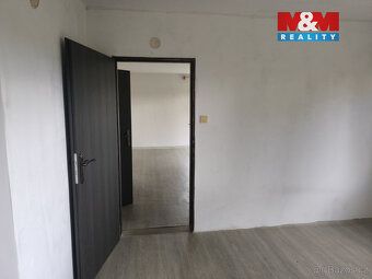 Nabízíme Vám prostorný byt v 1. NP domu o dispozici 3+1, vým