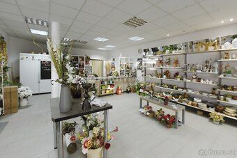 We offer rental of commercial space No. 18, No.