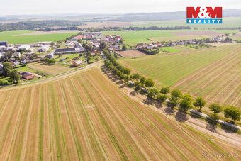 We offer for sale a flat plot of land with an area of 1964 m² in a quiet location in the…
