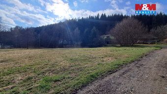 Nabízíme k prodeji pozemek bydlení o rozloze 992 m² v malebn