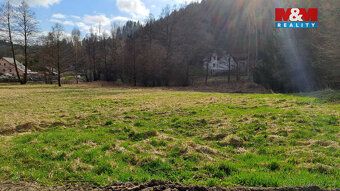Nabízíme k prodeji pozemek bydlení o rozloze 992 m² v malebn