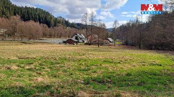 Nabízíme k prodeji pozemek bydlení o rozloze 992 m² v malebn