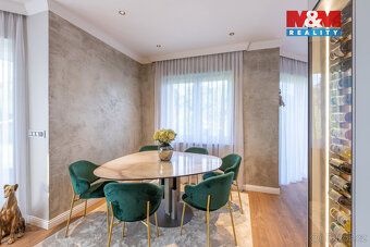 We offer for sale an exclusive family house with usable area of 203 sqm located in the…