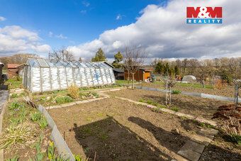 Nabízíme Vám k prodeji chatu o výměře 14,25 m2 se skleníkem,