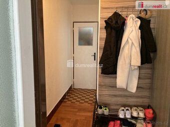 +popl. 4000, , Pronájem prostorného bytu 2+1 (53 m²) v Český
