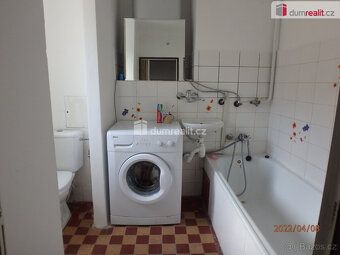 +popl. 4000, , Pronájem prostorného bytu 2+1 (53 m²) v Český