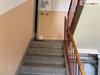 +popl. 4000, , Pronájem prostorného bytu 2+1 (53 m²) v Český