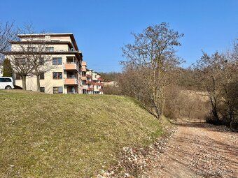 Nabízím k prodeji pozemek o výměře 1 408 m² v atraktivní čás