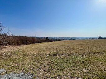 Nabízím k prodeji pozemek o výměře 1 408 m² v atraktivní čás