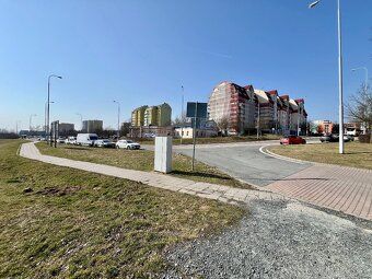 Nabízím k prodeji pozemek o výměře 1 408 m² v atraktivní čás
