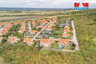 Nabízíme k prodeji moderní rodinný dům o dispozici 5+kk a už