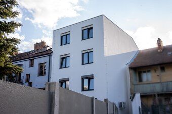 Dovolujeme si Vám nabídnout ke koupi luxusní byt s terasou, 